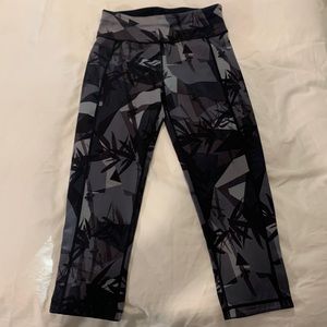Sweaty Betty cropped leggings abstract pattern